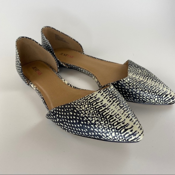 JustFab Flats - Picture 5 of 7